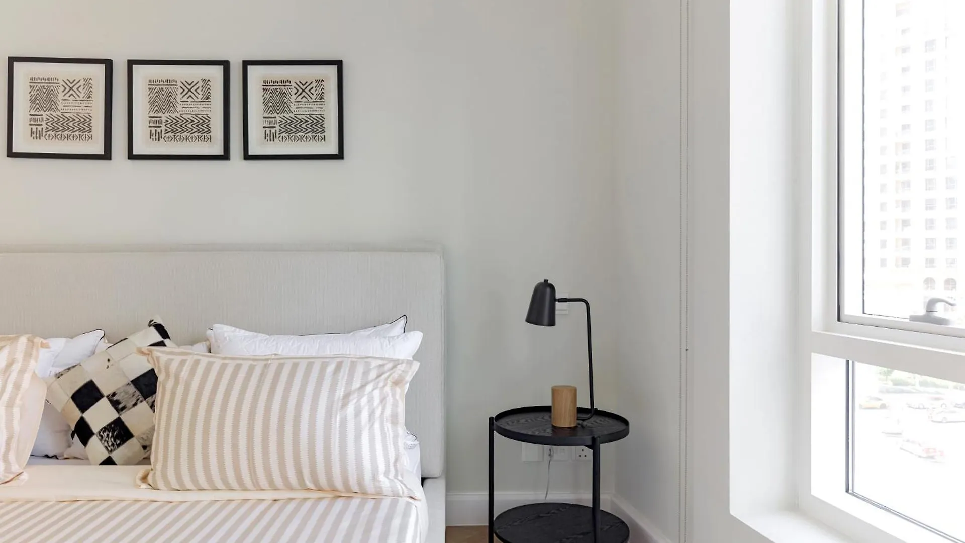 Stylish Apartment With Direct Access Marina Walk & Beach Sleeps4 Dubai
