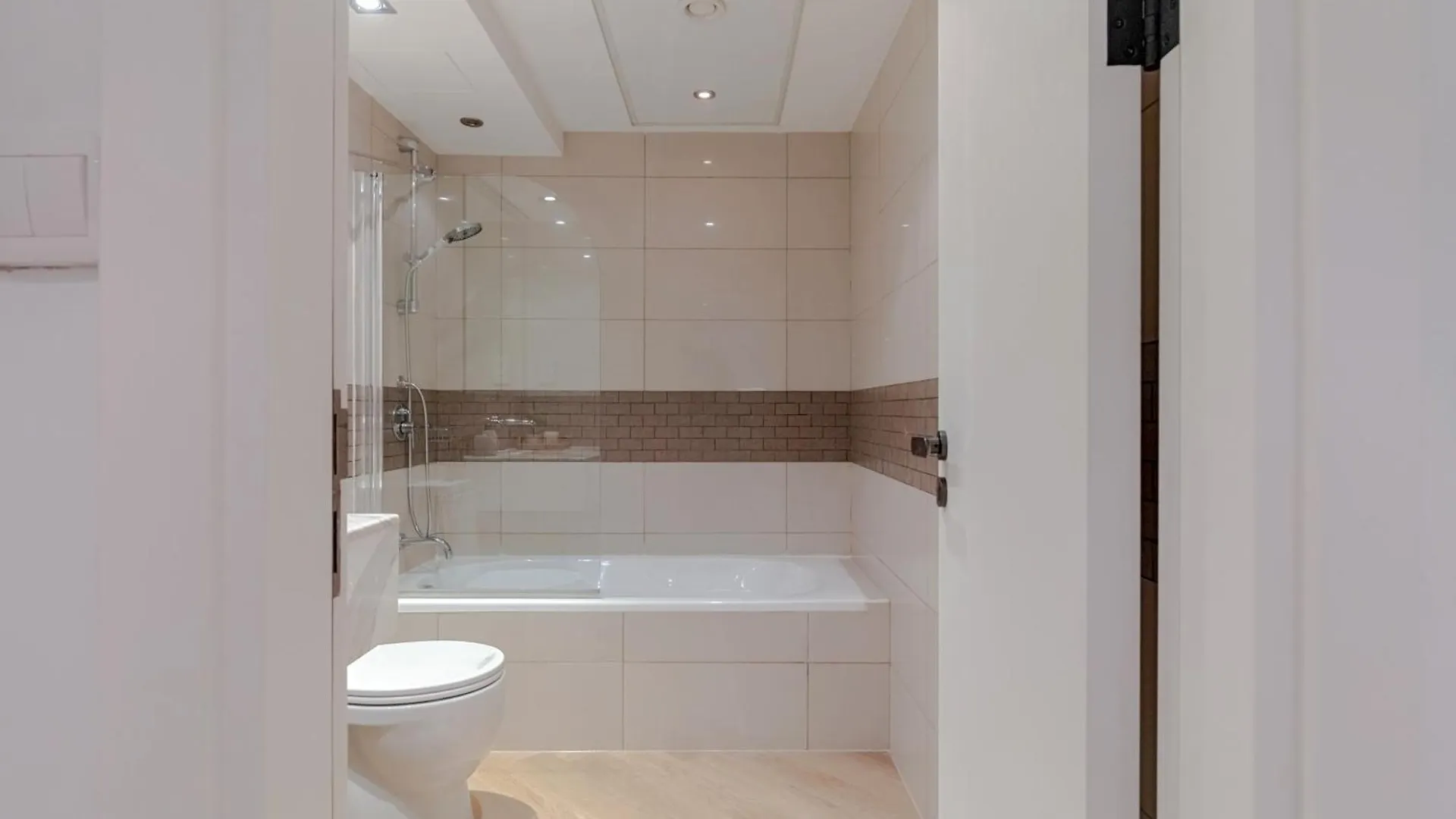 Stylish Apartment With Direct Access Marina Walk & Beach Sleeps4 Dubai 0*,  United Arab Emirates